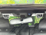 【アイサイトVer2】前方の車両等を検知し、衝突しそうな時は警報で注意を促し、ブレーキを踏む力をサポート。ブレーキを踏めなかった場合は衝突被害軽減ブレーキが作動、衝突回避をサポートします。