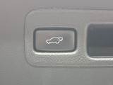 【パワーバックドア】スマートキーや運転席のボタンを押すだけでリアゲートが自動で開閉します!荷物を持っている時や、高い位置にあるバックドアを閉める際に便利な機能です♪