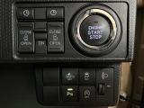 リヤのスライドドアを電動で開閉することが可能になっています☆運転席からもリモコンキーからもドアのハンドルからも開閉が可能です☆