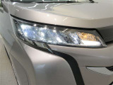 LEDヘッドライトです。デザイン性がよくとても明るいので、夜間の走行や悪天候でも安心です。しかも長寿命!