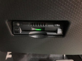 ETCを装備しています☆有料道路の料金所をノンストップで通過できてとても便利です☆高速道路のETC割引なども使えるのであるに越したことはない機能です!