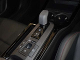 電動パーキングブレーキ・ブレーキホールドを装備してます。ホールド機能は信号待ちが多い一般道で疲労軽減になり、大好評です!