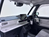 ダイハツのお店では、ダイハツ車を知り尽くしたプロフェッショナルが、専用の診断機器を使って各システムを点検しております。