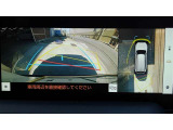 パノラミックビューモニター付きです。車両を上から見たような映像をディスプレイオーディオ画面に表示。運転席からの目視だけでは見にくい、車両周辺の状況をリアルタイムでしっかり確認できます。