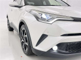 フォグランプ装着車です。暗い夜道の車両前方を明るく照らします