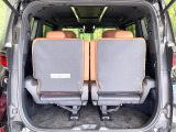 普段のお買い物や通勤、送迎等に十分な荷室スペースを確保しております。セカンドシートを倒すと、大きな荷物の積載も可能です♪