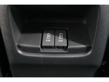 リア席からもアプローチしやすいところに充電用USBポートが2口!!