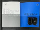 スマートキーは鍵をバッグに入れたままでもドアロックの開閉やエンジンのON・OFFができます。夜間や雨の日も鍵を探さなくて良いので便利です。