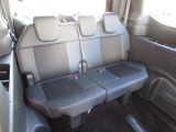 3列目シートは車内全体を爽快に見渡せて、座り心地も快適に。すべてのシートの居心地を、とことん追求しました。