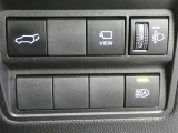 オートマチックハイビームとは、先行車や対向車のライトを認識し、ハイビームとロービームを自動で切り替える機能です。夜道の視界を確保します。詳細は販売店スタッフまでおたずねください。