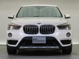 【キドニーグリル】BMWの代名詞。一目見ただけでBMWであると認識できる確固たるアイコンとして存在感を放ちます。