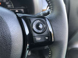 【ステアリングスイッチ】右です。ハンドルから手を離さず、運転に集中したまま手元でマルチインフォメーションディスプレイ内の表示切替などができます。