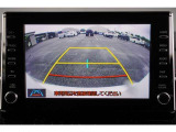 【バックモニター】 後退時に車両の後ろ側を表示します。車庫入れなどでバックする際に安心です。