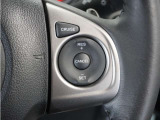 【クルーズコントロール】ステアリングの右側には高速道路で威力を発揮するオートクルーズの操作スイッチががついています。手元で操作ができるので、安全に運転できます!