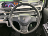 インテリアに合わせたデザインのステアリングは、運転される方のことも考え、運転しやすい形状、大きさです。是非一度、実際に触ってお確かめください。