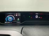 視認性の良いメーターパネルデザインです。ディスプレイに各種情報、設定画面が見やすく表示されます。