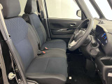 【運転席シート】ゆったりと広々した空間です。ストレスなく運転ができますよ!