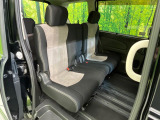 後部座席も気になるようなキズ・汚れやへたり等、大きなダメージはなく、良好な状態です。