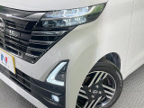 【LEDヘッドライト】悪天候や夜間走行時も良好な視界を確保し安心して運転できる高輝度LEDヘッドライトを装備!点灯速度が早く、消費電力も抑えられています。