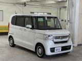 『両側電動スライドドア』 商業施設などでの狭い駐車場でも乗り降りが楽々♪お子様が隣の車にドアを当ててしまう心配もございません!小さなお子様連れの方もこれで安心