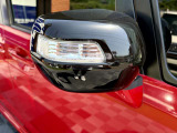 ウィンカーミラーだから、右左折時や車線変更時の意思表示をいち早く伝えられます
