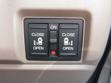 狭い駐車場や壁際でもドアをぶつける心配が少なく開けられる両側スライドドアです。両側共に電動で、開閉操作も楽々です!