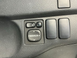 室内からミラーの開閉が可能な電動格納ミラーです!