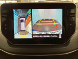【全周囲モニター】 上から見下ろしたような映像が、運転の不安を軽くします。