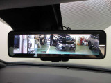 スマートルームミラー付きで後部座席に乗車してても後方がしっかり見れます