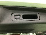 ボタン1つで開閉できて、荷物の積み下ろしに便利なパワーテールゲートを装備。