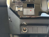 電動パーキングブレーキ搭載です☆シガーソケット・USBポートもあります。