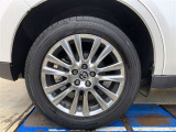純正アルミホイール。235/55R18