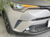 【シーケンシャルターンランプ付きLEDヘッドライト】人気の『流れるウィンカー』付きのLEDヘッドライトを装備♪高級感はもちろん、点灯時は存在感たっぷりで他車からも認識されやすく安心です。
