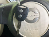 【キーレス】少し離れた場所からでもボタン一つでドアの開錠・施錠ができるのでとっても便利!ドアの鍵穴周りに傷をつけることもありません♪