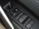 電動格納式ドアミラー・パワーウインドウを装備しています。