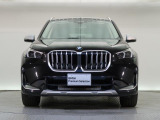 【キドニーグリル】BMWの代名詞。一目見ただけでBMWであると認識できる確固たるアイコンとして存在感を放ちます。
