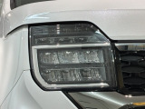 LEDヘッドライトは、点灯の瞬間から最大光量を発揮し、突然暗くなるトンネルなどでの安定感を高めます。