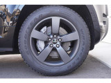 20インチ&rdquo;スタイル5098&rdquo;サテンダークグレイ 255/60R20 オールテレインタイヤ