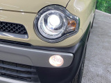 【LEDヘッドライト】悪天候や夜間走行時も良好な視界を確保し安心して運転できる高輝度LEDヘッドライトを装備!点灯速度が早く、消費電力も抑えられています。