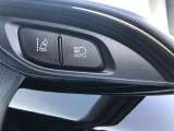 オートマチックハイビームとは、先行車や対向車のライトを認識し、ハイビームとロービームを自動で切り替える機能です。夜道の視界を確保します。詳細は販売店スタッフまでおたずねください。