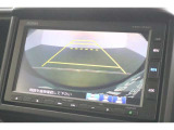 バックカメラが装備されており、後方の安全確認はもちろんのこと狭い場所での駐車や雨の日・夜間など視界の悪いコンディションでのストレスの軽減にもなります!
