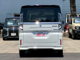 メーカー保証となります。一般保証は新規登録日より初回車検日まで(3年60,000km)、特定保証は新規登録日より5年100,000kmまでとなります。