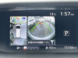 上から見たような画像で車庫入れなどに便利なアラウンドビューモニター