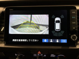 リバースギアに入れるだけで後方の表示へ切り替わります。夜間や雨の日の駐車も楽になりますよ。