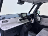 ダイハツのお店では、ダイハツ車を知り尽くしたプロフェッショナルが、専用の診断機器を使って各システムを点検しております。