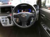 運転中も見やすいデジタルメーター。