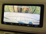 【バックカメラ】駐車時に後方がリアルタイム映像で確認できます。大型商業施設や立体駐車場での駐車時や、夜間のバック時に大活躍!運転スキルに関わらず、今や必須となった装備のひとつです!