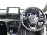 シックな色使いの運転席周りです!すっきりとしたデザインで上品な色使いです。居心地の良い運転席、長く座ってられるリラックスできるデザインがいいですね♪