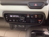 運転席にはシートヒーターが付いています!寒い日に便利な装備ですね。