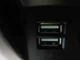 USB充電専用電源ソケットも付いています。モバイル機器などの充電専用